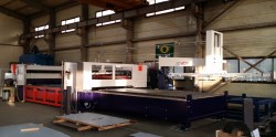 BYSTAR-4020 LASER CUTTING M/C LOADING